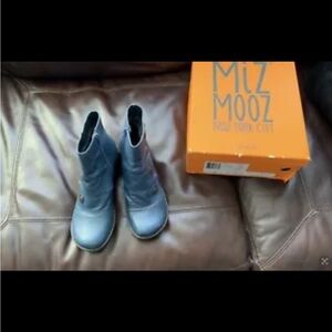 Mix Mooz Ora Blue Booties Size 8.5